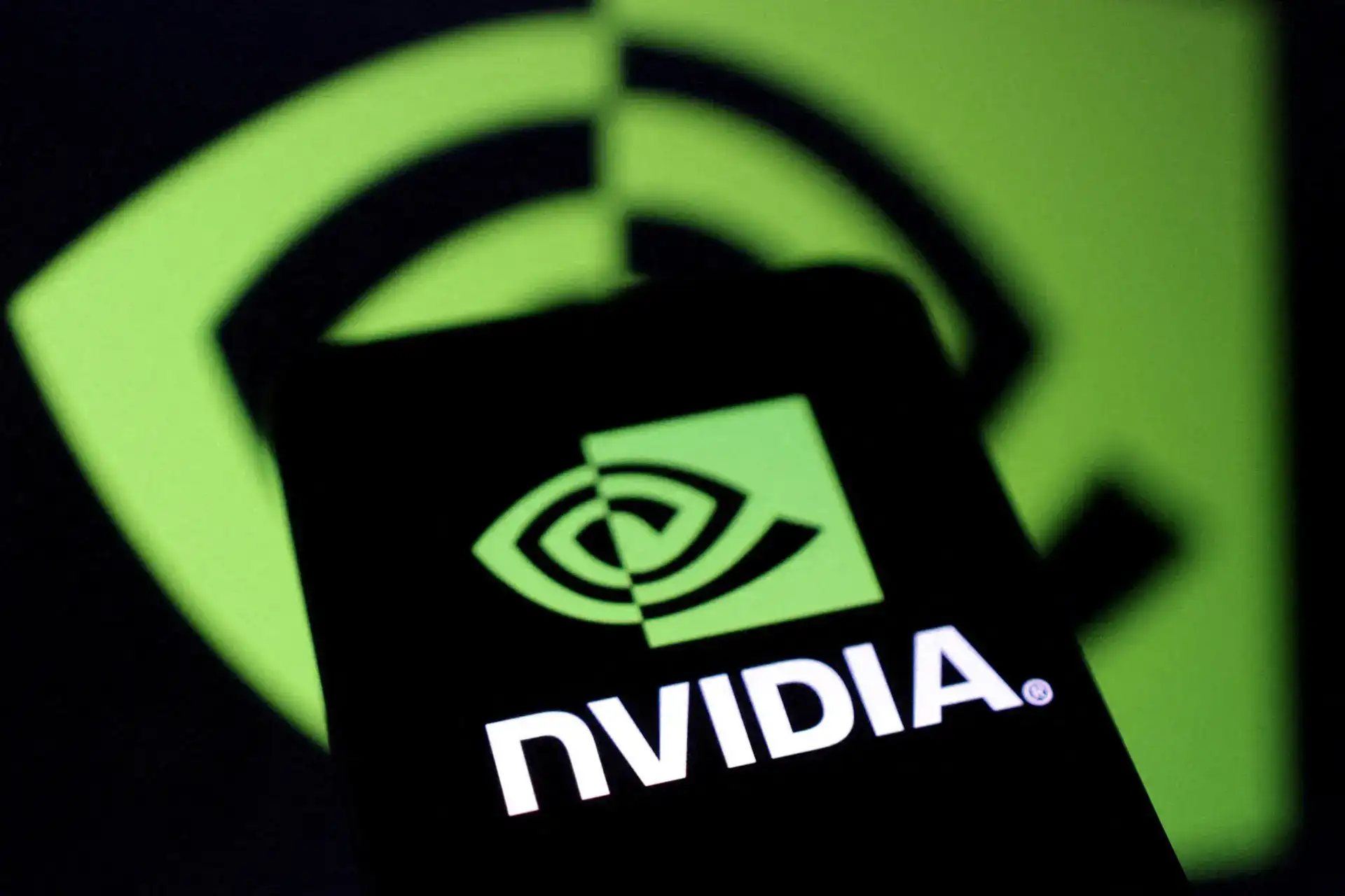 Nvidia shares extend gains, jump 7% as blockbuster earnings revive AI trade ,