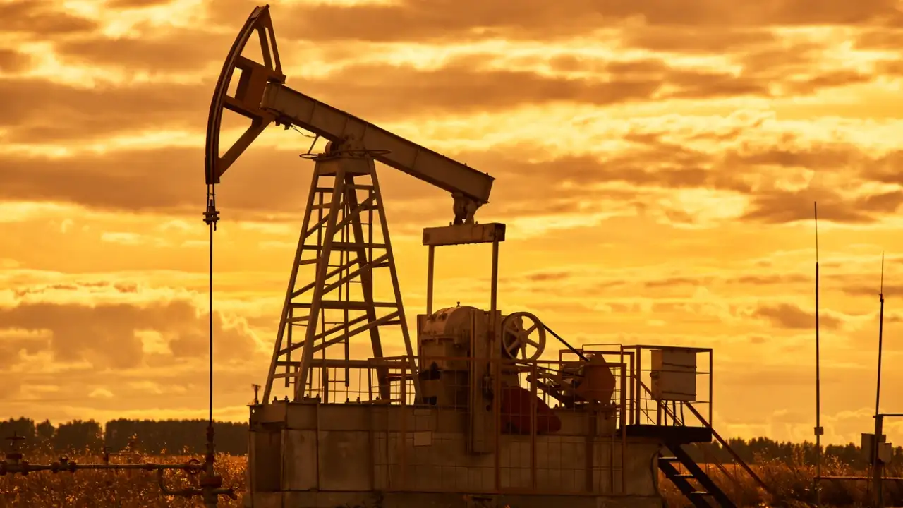 Oil on track for weekly loss even as Iran tensions simmer