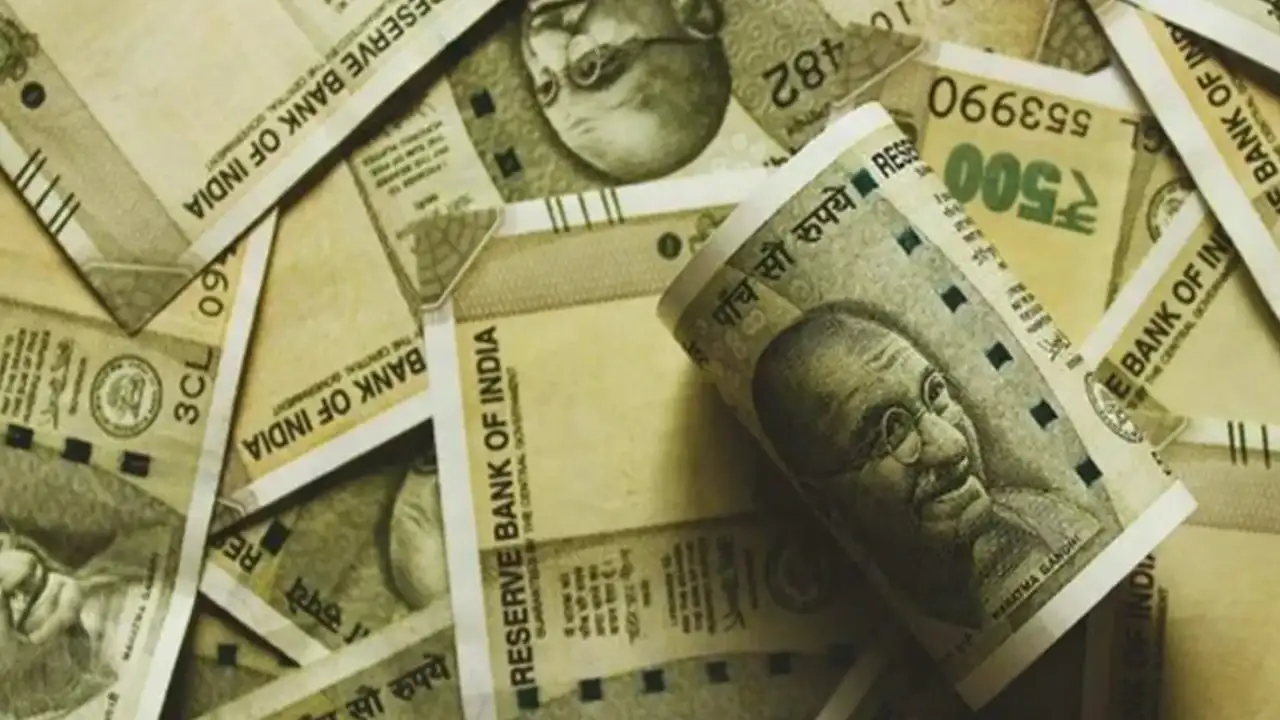 Rupee jumps to 4-week high, ends at 95.16 to the dollar