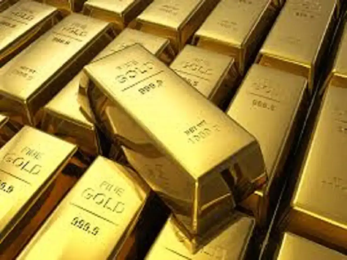 Gold hits over two-week low, US jobs data in focus