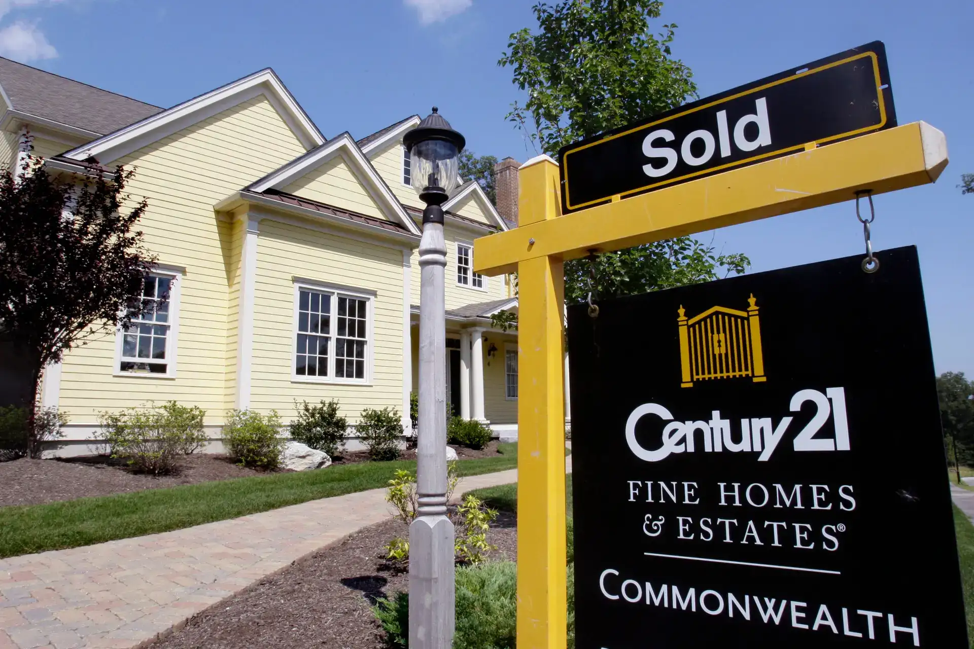 AI boom heats up Bay Area housing market as wealthy buyers drive demand for high-end homes across US