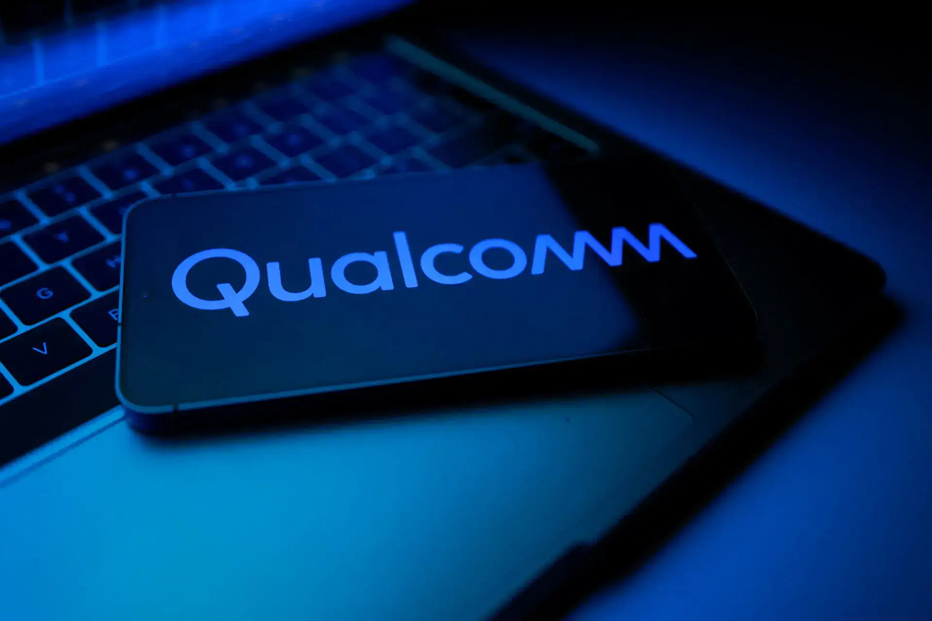 Qualcomm strikes AI chip deal with Amazon, offers right to buy about $4 billion in stock