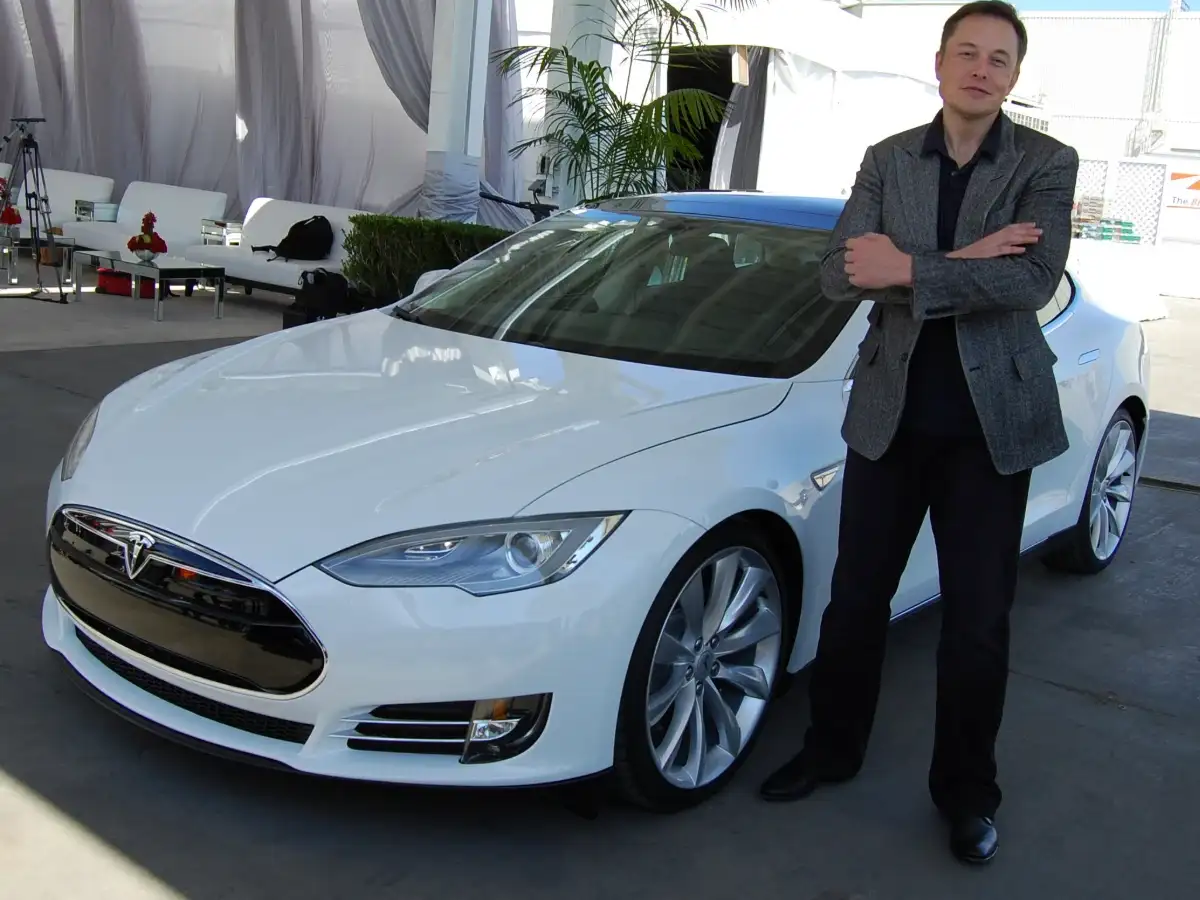 In 2012, Elon Musk paid $17 million for a 16,251-square-foot Bel-Air mansion with rooftop solar; 8 years later, he sold it for $29 million 