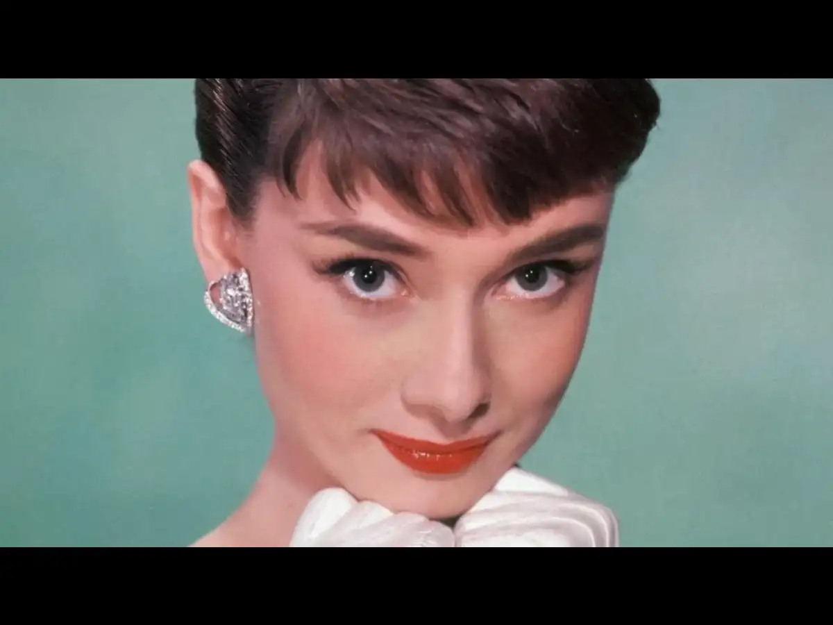 Quote of the Day by Audrey Hepburn: "The beauty of a woman is not in the clothes she wears, the figure that she carries, or the way she combs her hair. The beauty of a woman is seen..." 