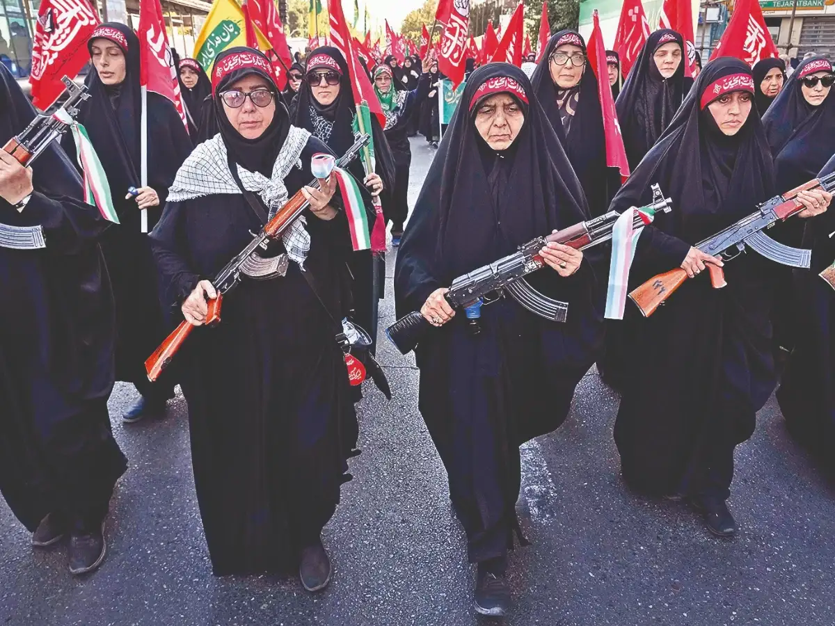 Iranians storm streets in govt's show of strength 