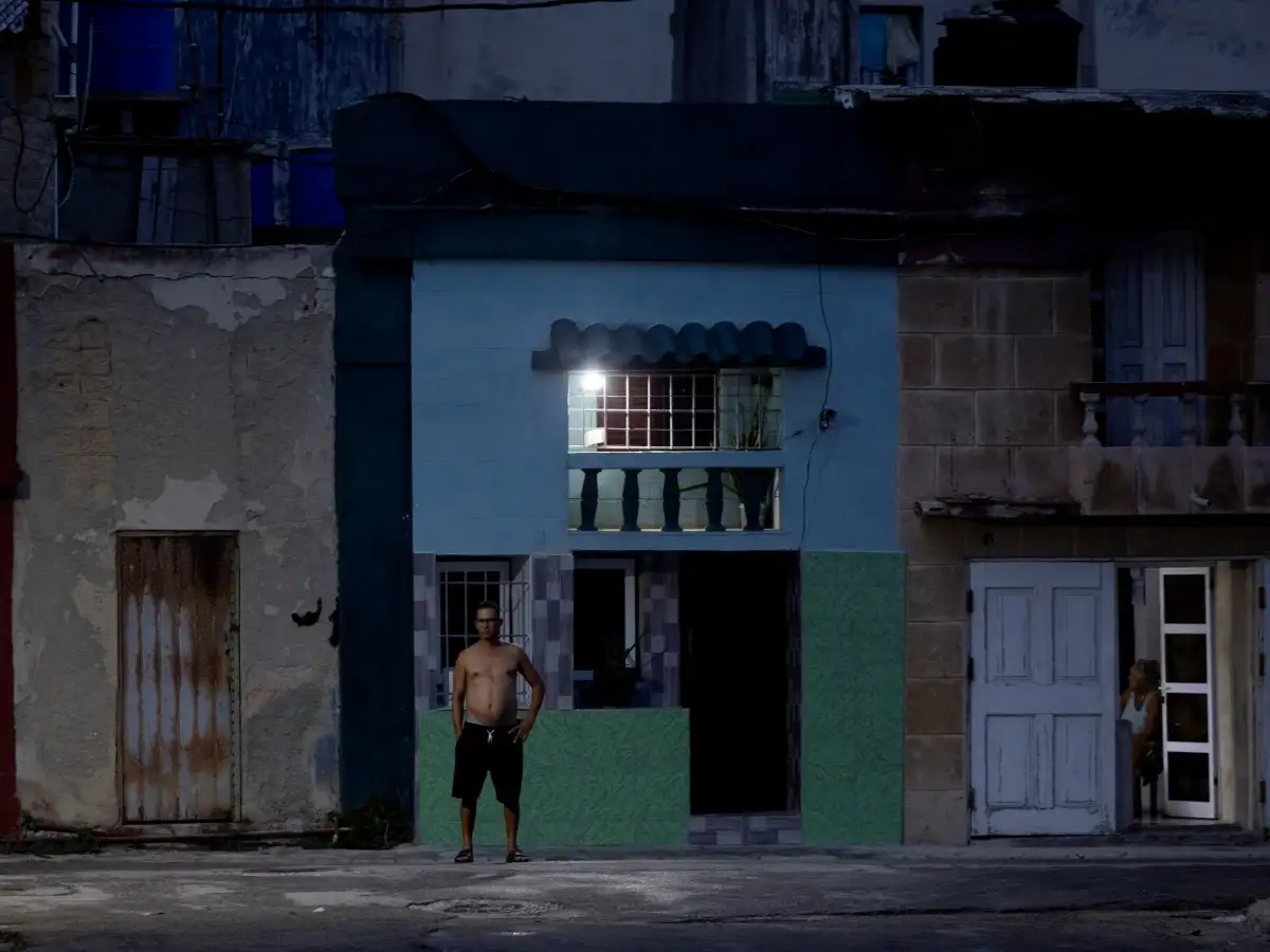 Cuba's electrical grid collapses again, plunging island into darkness 