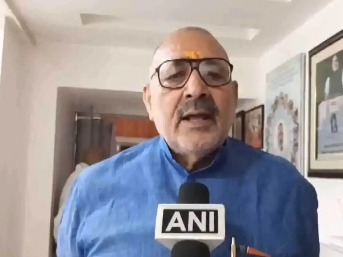 ‘Wanted to turn Bengal into Bangladesh’: Giriraj Singh attacks Mamata Banerjee ahead of bypolls 