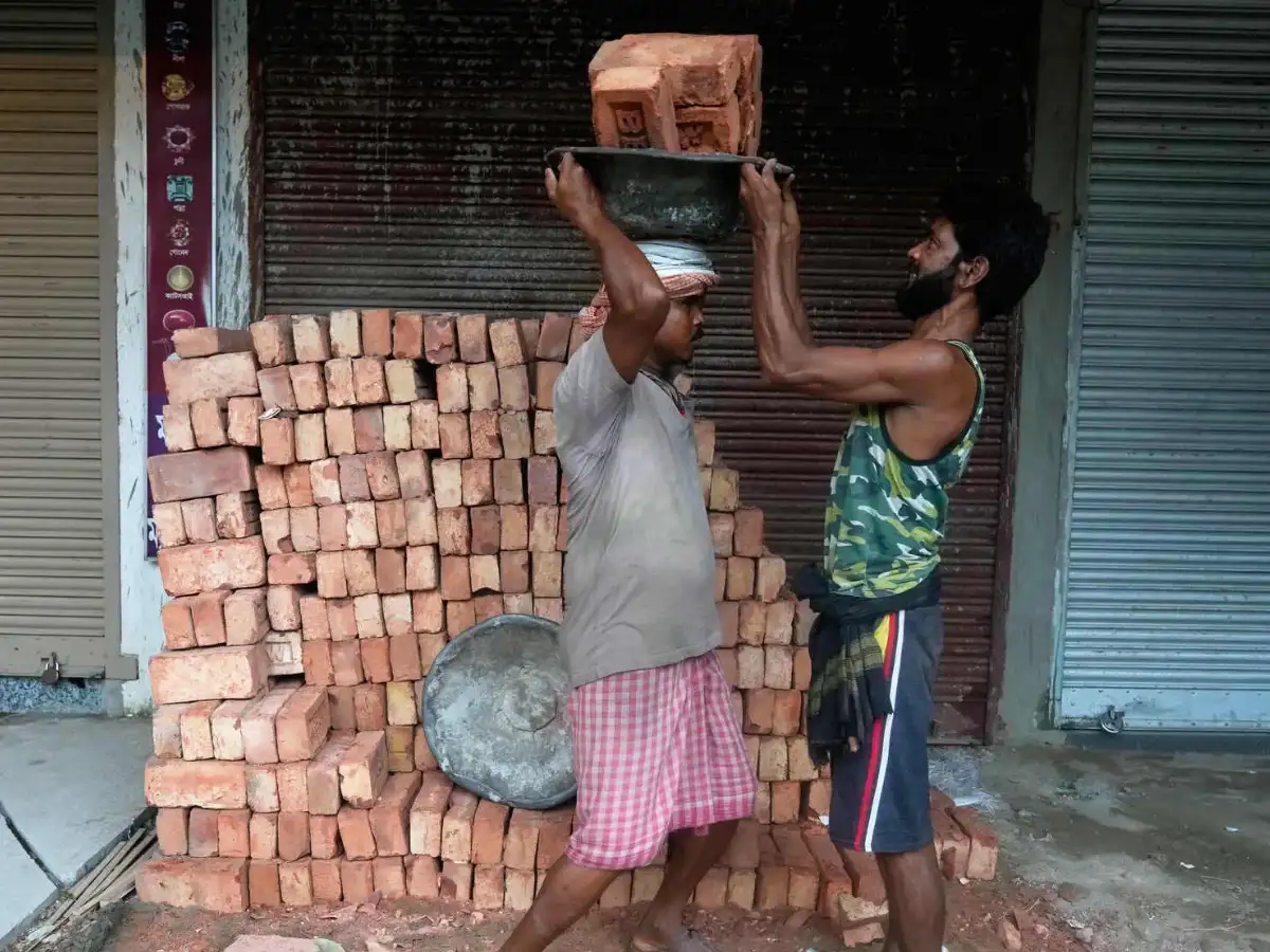 Labourers least paid, cared for; society undervalues physical work: Delhi HC 