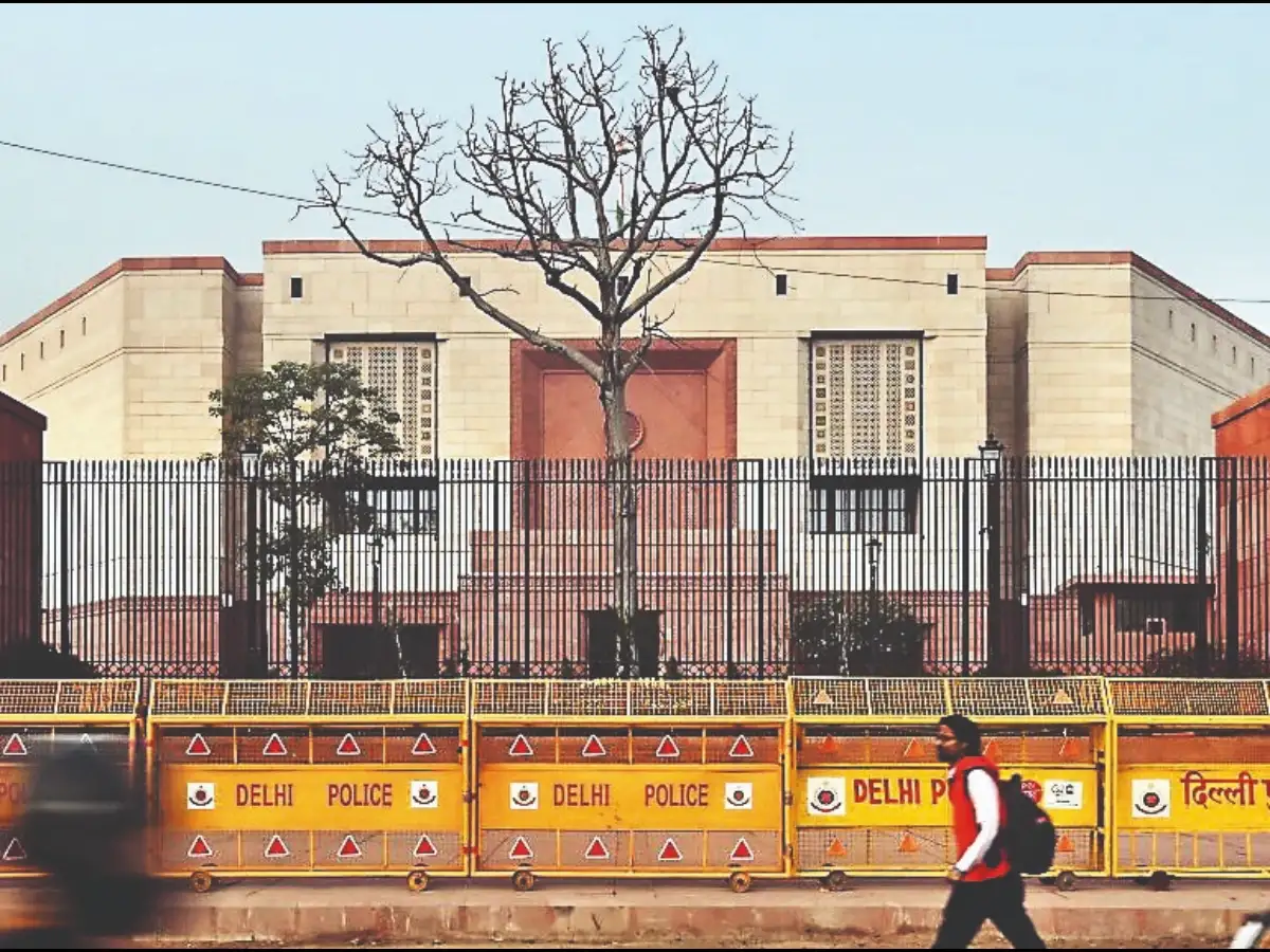 20 rebel TMC MPs seek more time from Speaker to respond 