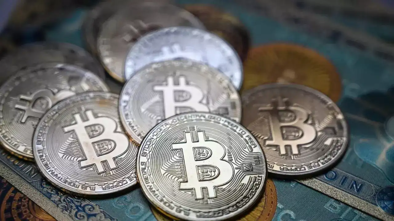 Bitcoin (BTC USD) ETFs just erased $5.8 billion deficit as investors pour in $2.84 billion in six days 