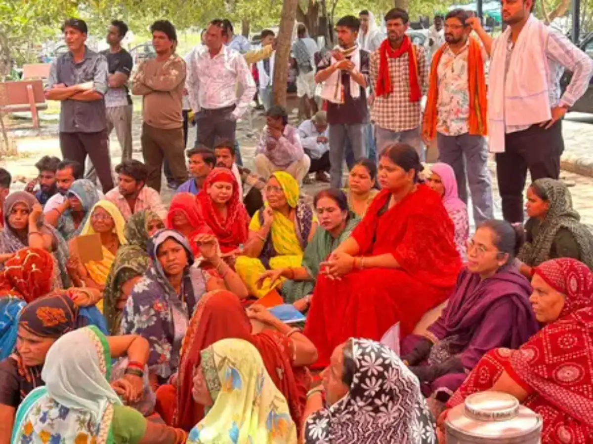 Foragers to managers: Baran's Sahariya women exchange firewood for financial freedom 