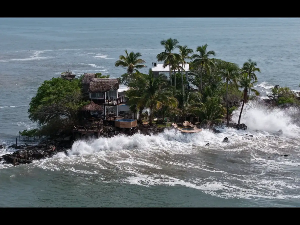 U.S Weather update: Powerful Nor’easter storm forces Ed Sheeran show, MLB game, over 400 flights cancellations, Hurricane Nolo threatens Hawaii, Hurricane Polo to make landfall in Mexico 
