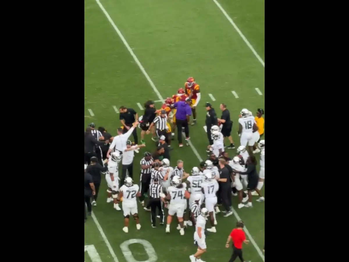 Watch: Oregon QB Dante Moore’s injury after a late hit by Desman Stephens during game against the Trojans triggers a brawl-like situation; video inside 