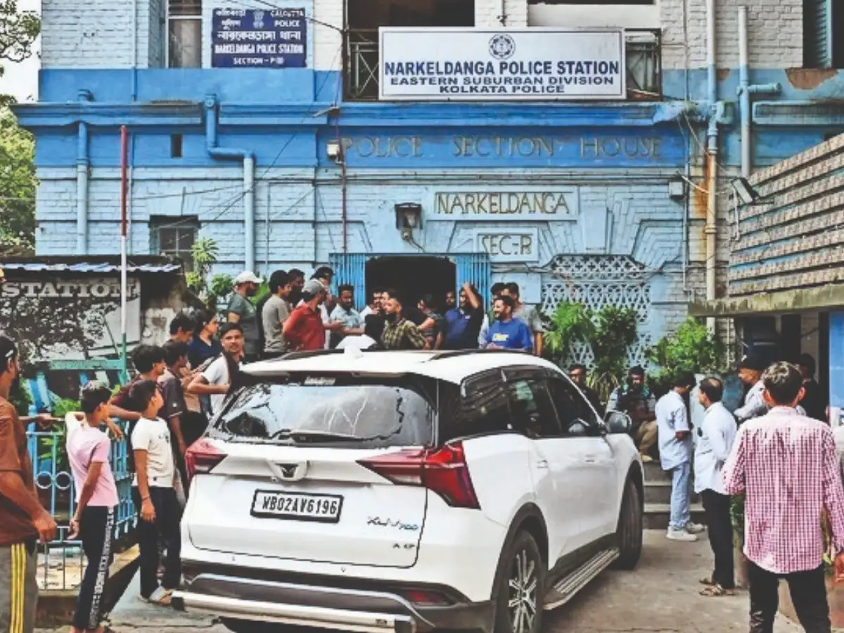 TMC spokesperson Kunal Ghosh alleges attack, takes refuge in police station 