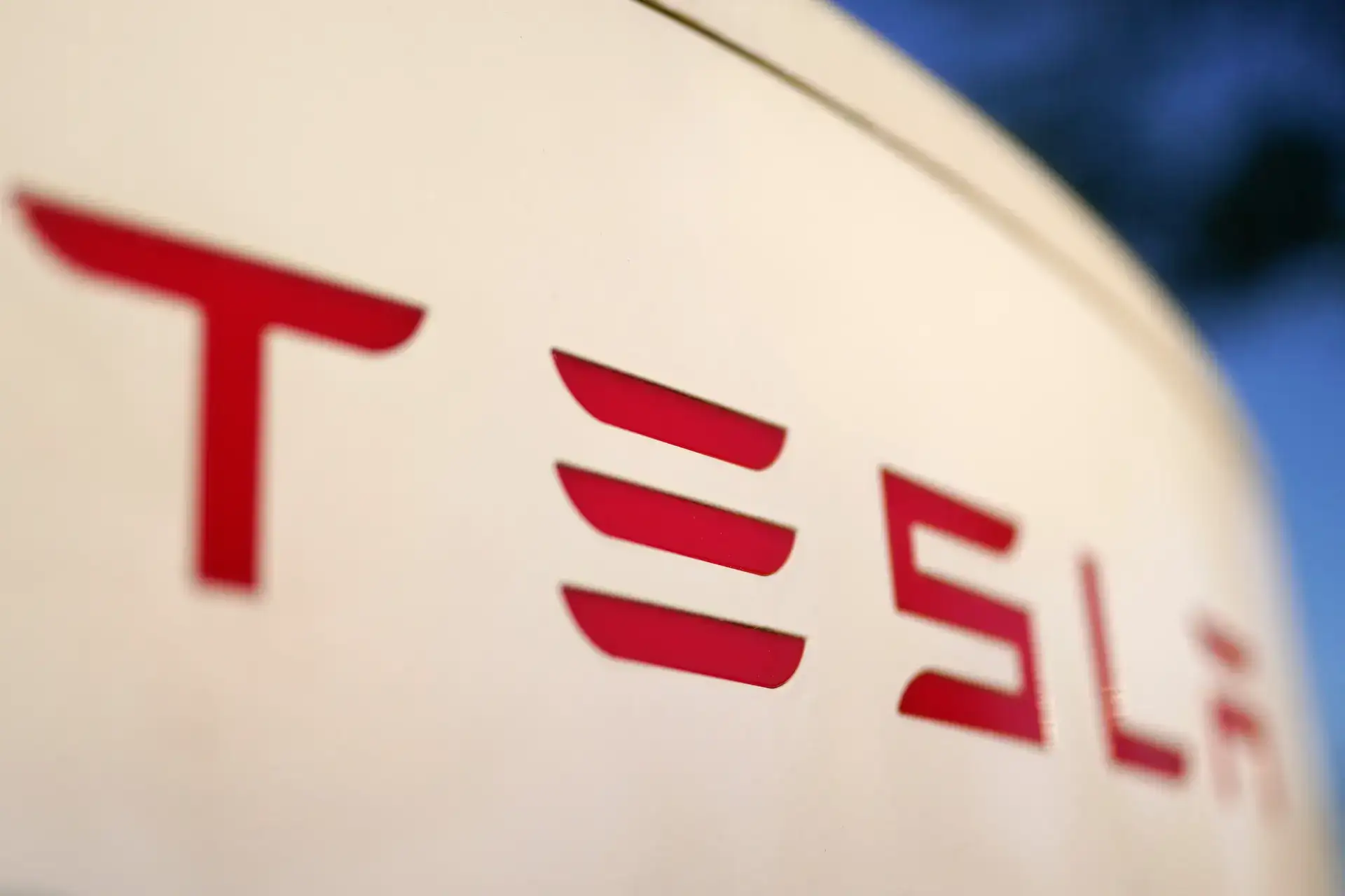 Why are investors turning cautious on Tesla stock?