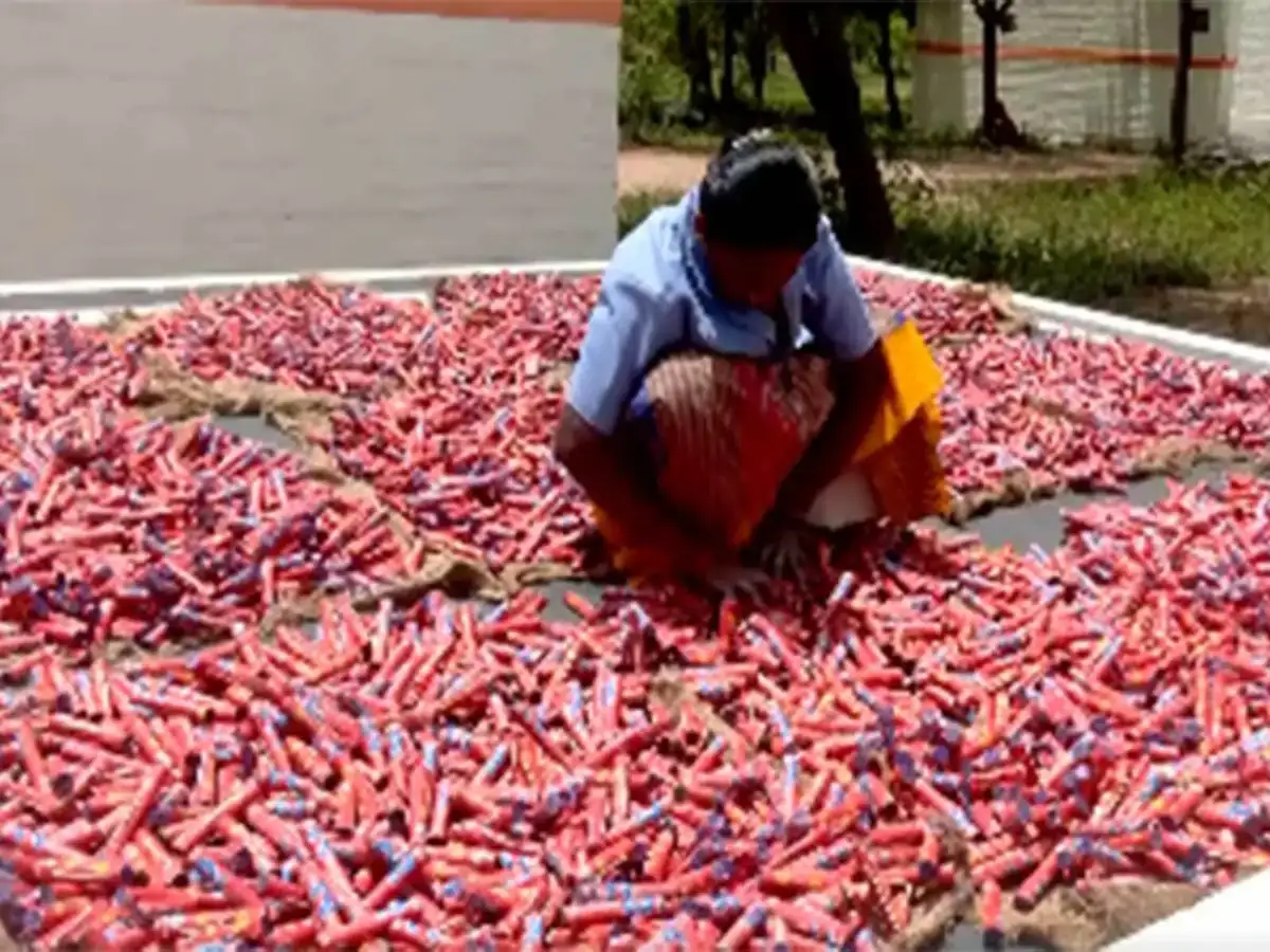 Supreme Court rules out blanket ban on fireworks in Delhi; bats for time-bound use during Diwali 