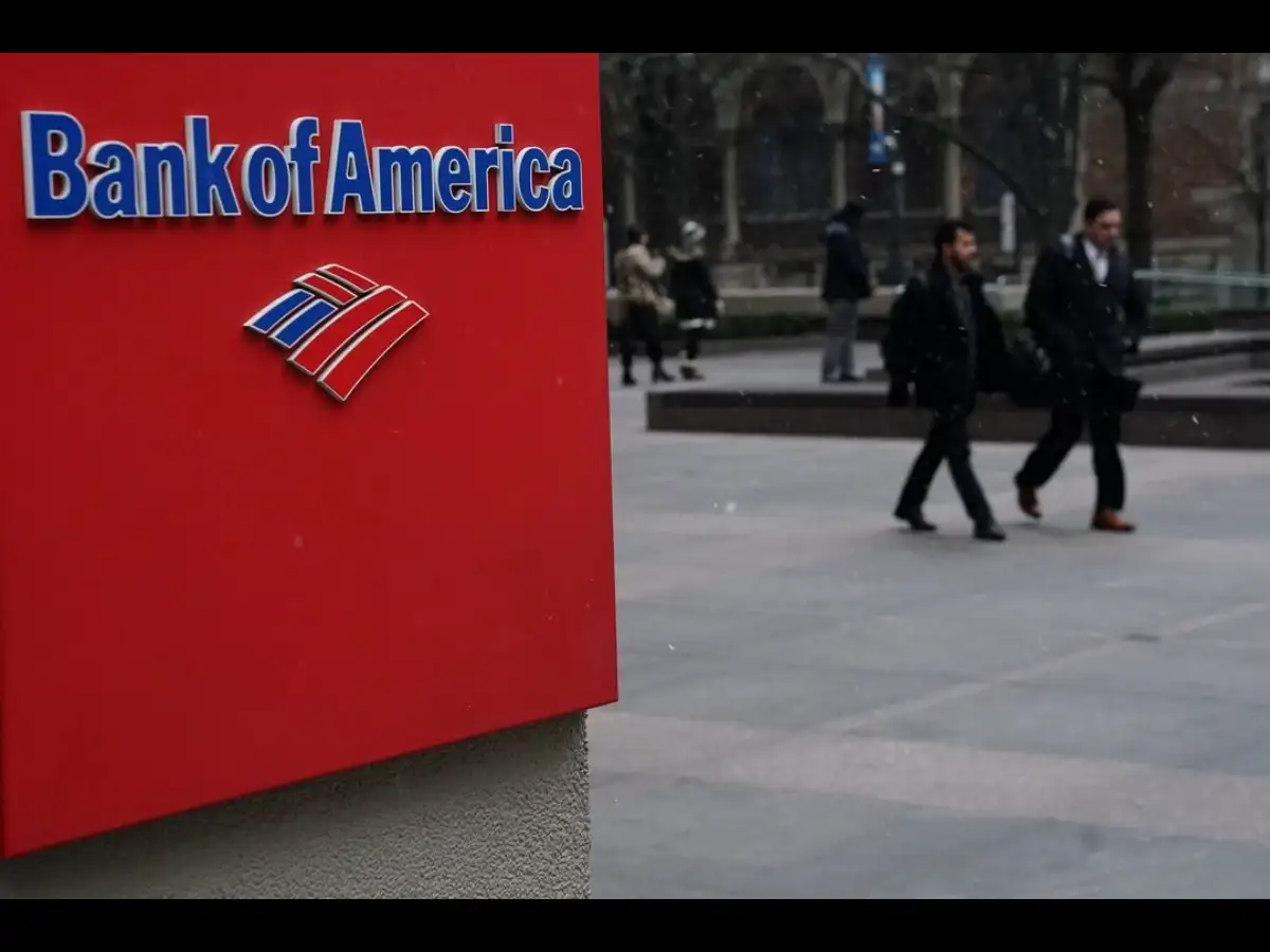 Barber finds bag full of over USD128,000 at Bank of America ATM. Man's next action will draw your awe 