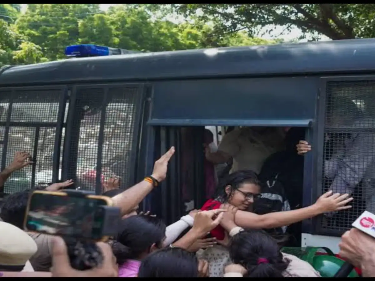 Protest against CEC Day 3: AISA activists attempt return to Jantar Mantar amid heavy barricading 