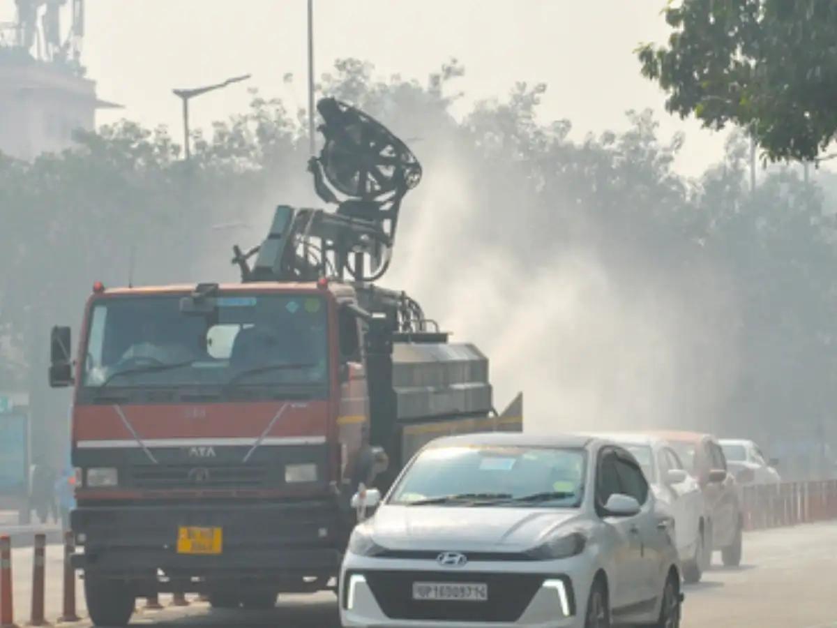 Delhi's AQI hits 179, IMD forecasts clear skies 