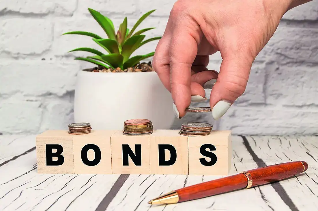 Indian bonds hold tight range ahead of RBI policy meeting