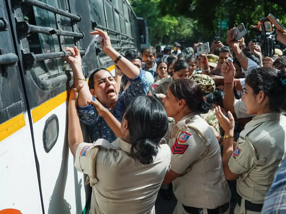 Delhi protests: Video message highlights 'misbehaviour, assaults' faced by female cops 