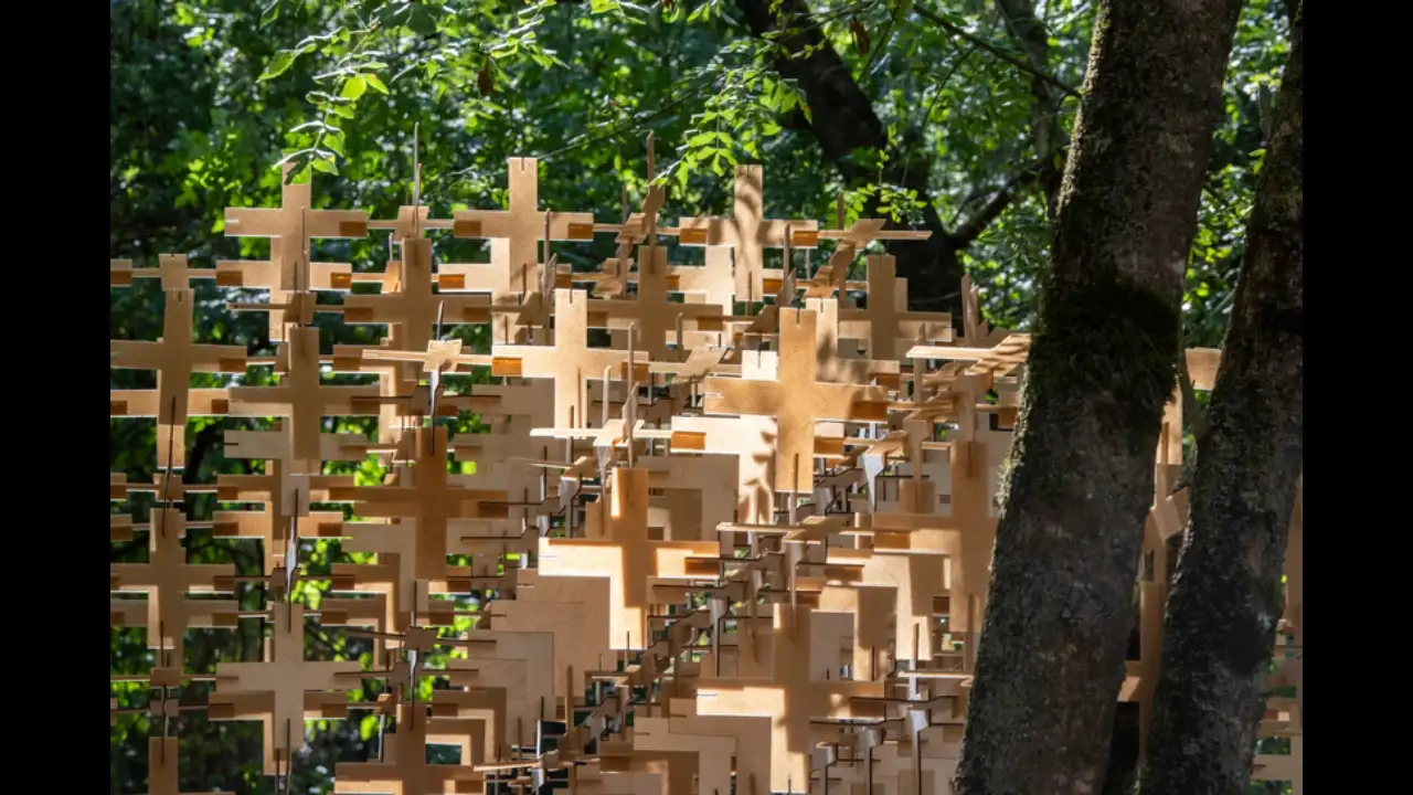 No glue, no rope and no synthetic assembly: Woven Pavilion uses interlocking modules to explore the future of temporary nature-based architecture 