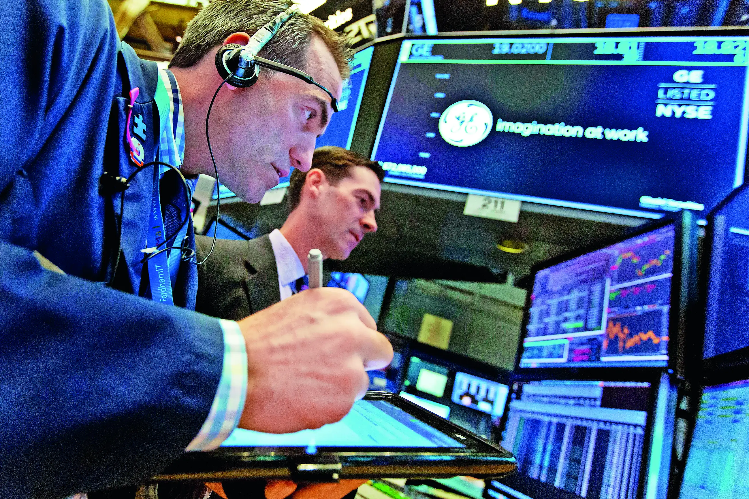 Pimco bets on bonds as 24-year-high yields lure