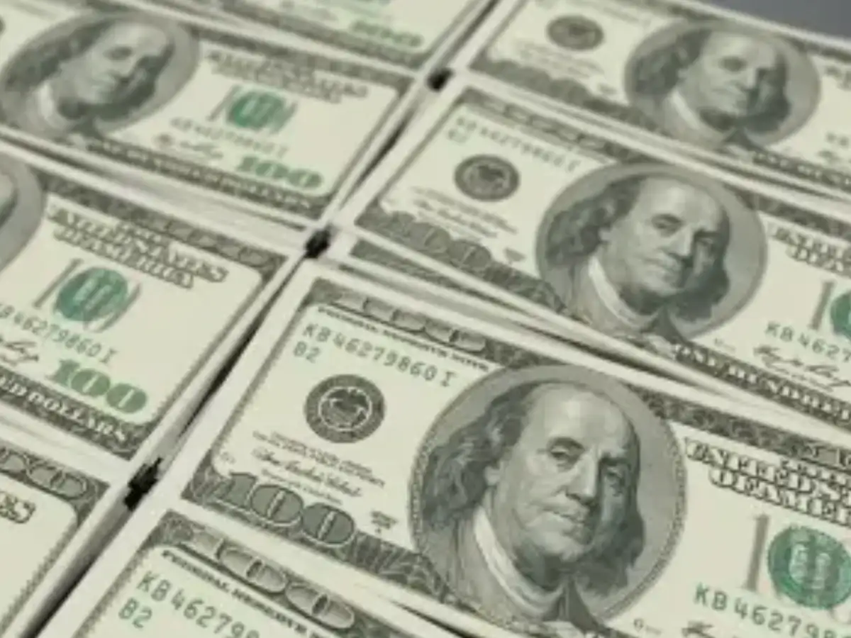 Reserves drop as FCNR inflows dry, RBI dollar sales continue