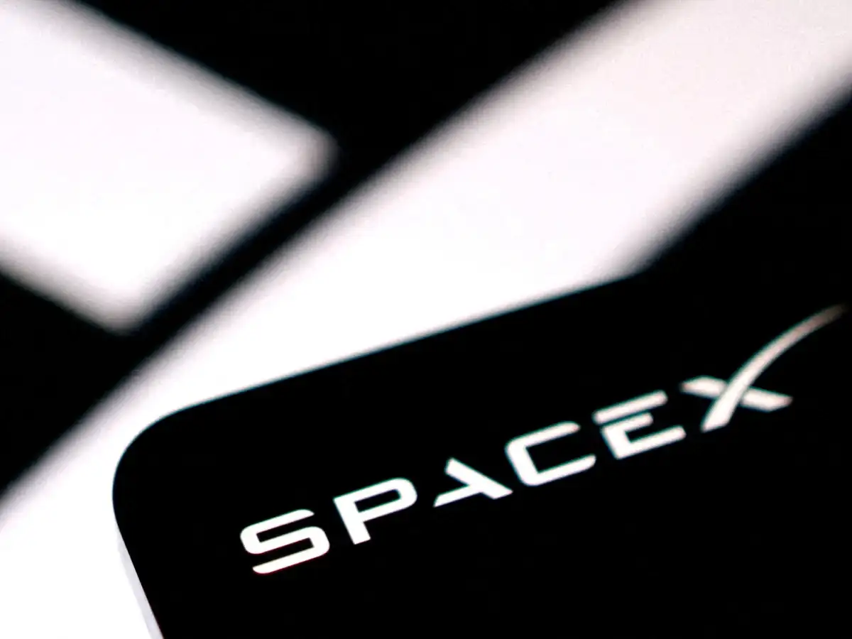SpaceX to acquire spectrum that enables Starlink Mobile services 