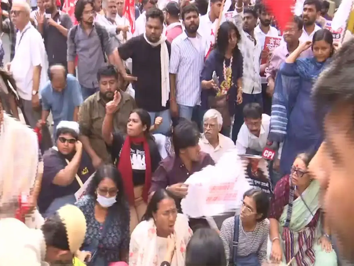 Delhi: AISA, Left workers stage protest outside BJP headquarters demanding CEC Gyanesh Kumar's resignation 