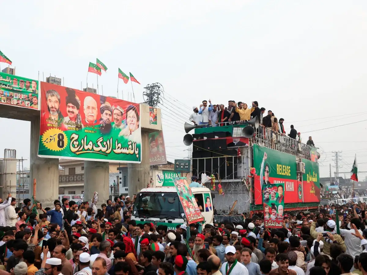 Imran Khan's party's provincial government suspended by Pakistan president 