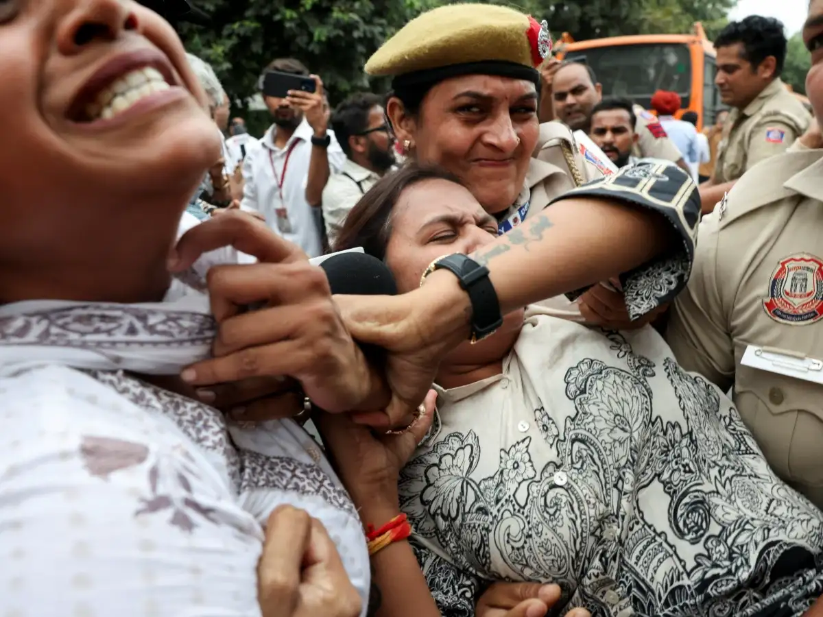 Protest disruption hits festive shopping as Delhi markets shut, footfall thins 