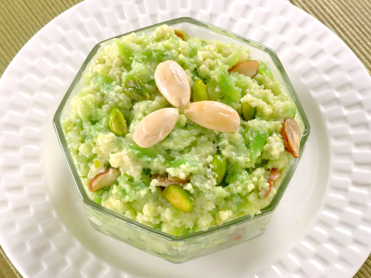 How to make healthy lauki ka halwa in 5 simple steps: Easy homemade dessert recipe 