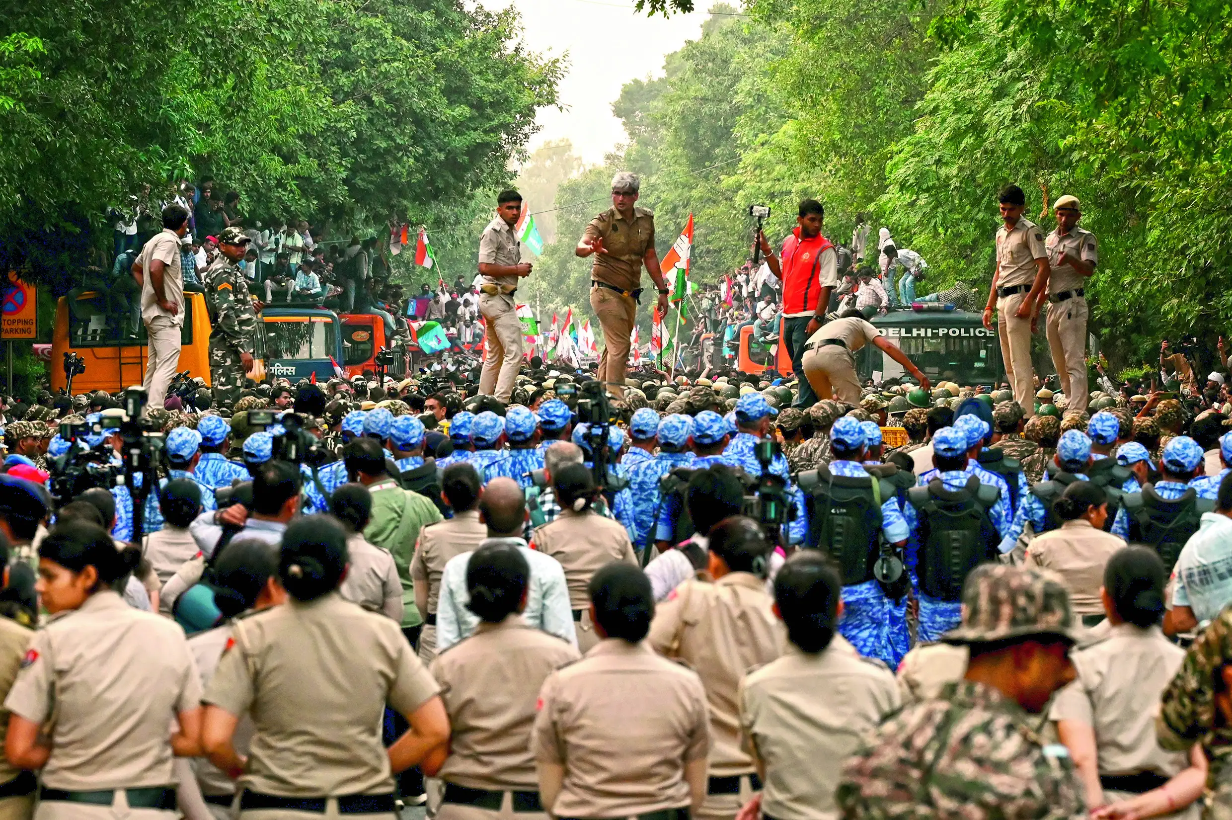 Protesters flood Central Delhi to join INDIA bloc’s march to SC