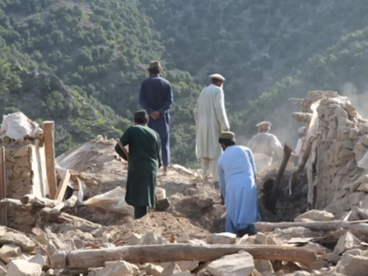 Pakistan urges Afghan Taliban to stop militants from carrying out cross-border attacks 
