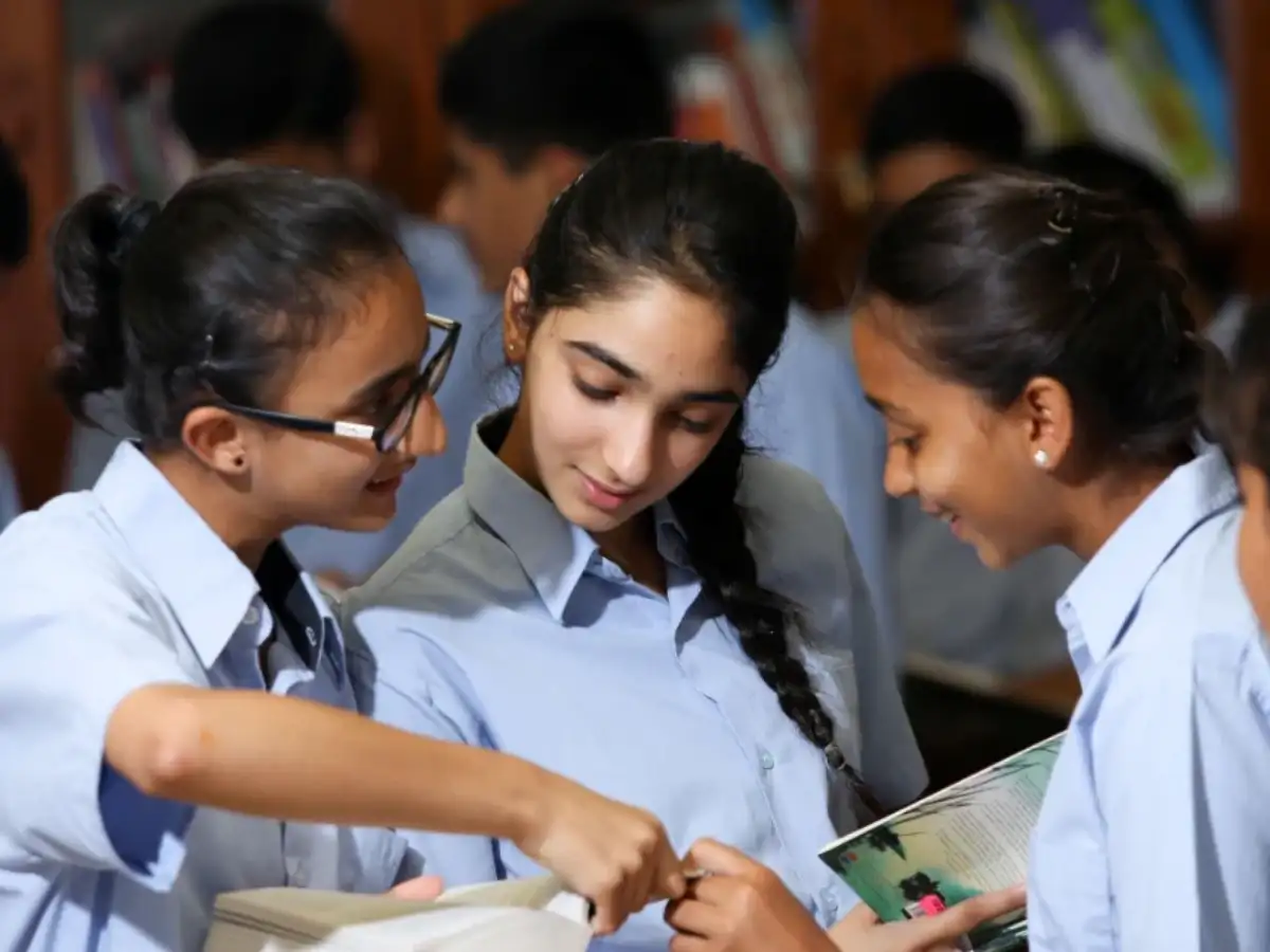 Delhi government announces Rs 1,370 DBT for MCD school students to buy uniforms, bags