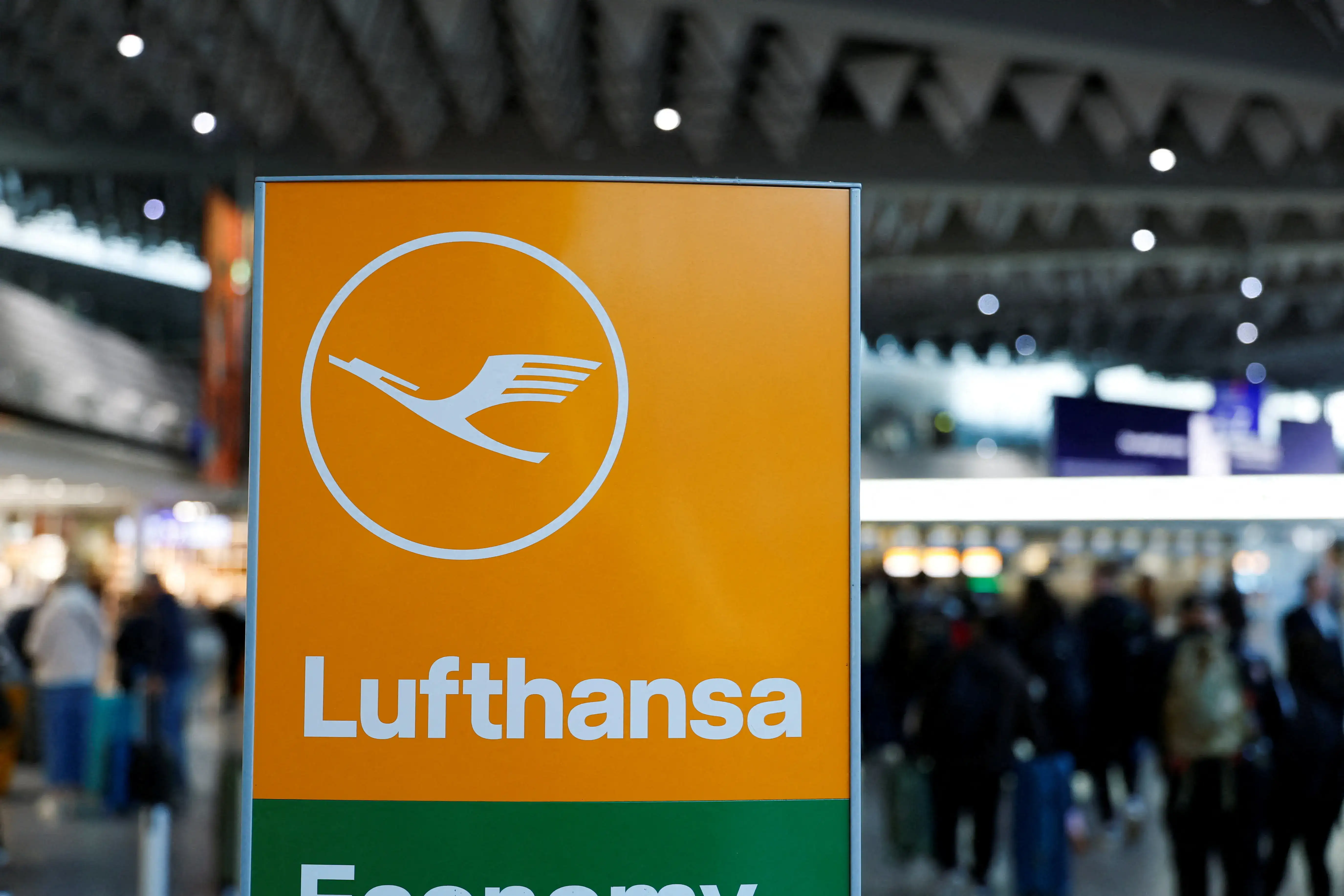 Lufthansa to buy 44.9 per cent of TAP Air Portugal in euros 1.2 billion deal 