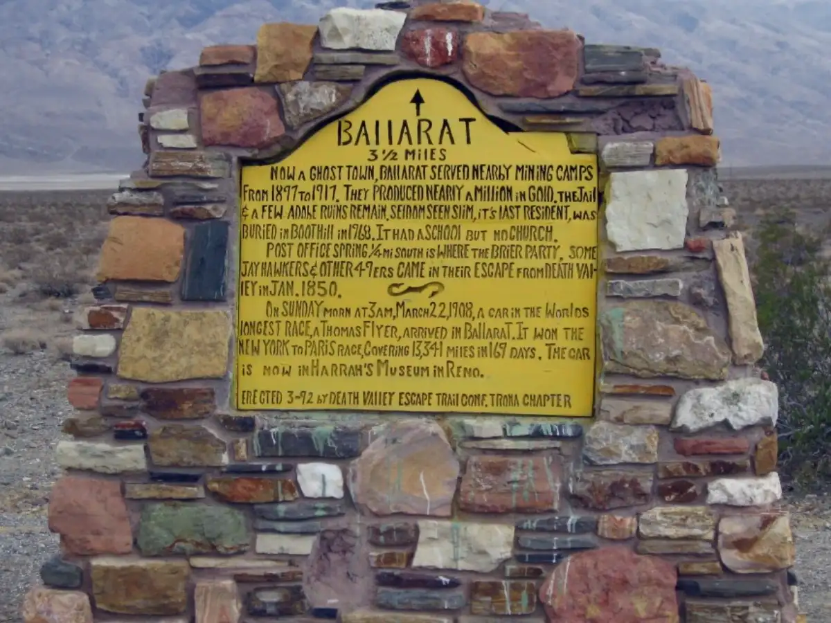 In 1897, gold discoveries helped establish Ballarat near Death Valley, and its population reached 400 by 1898; today, adobe ruins remain after the mining boom faded 