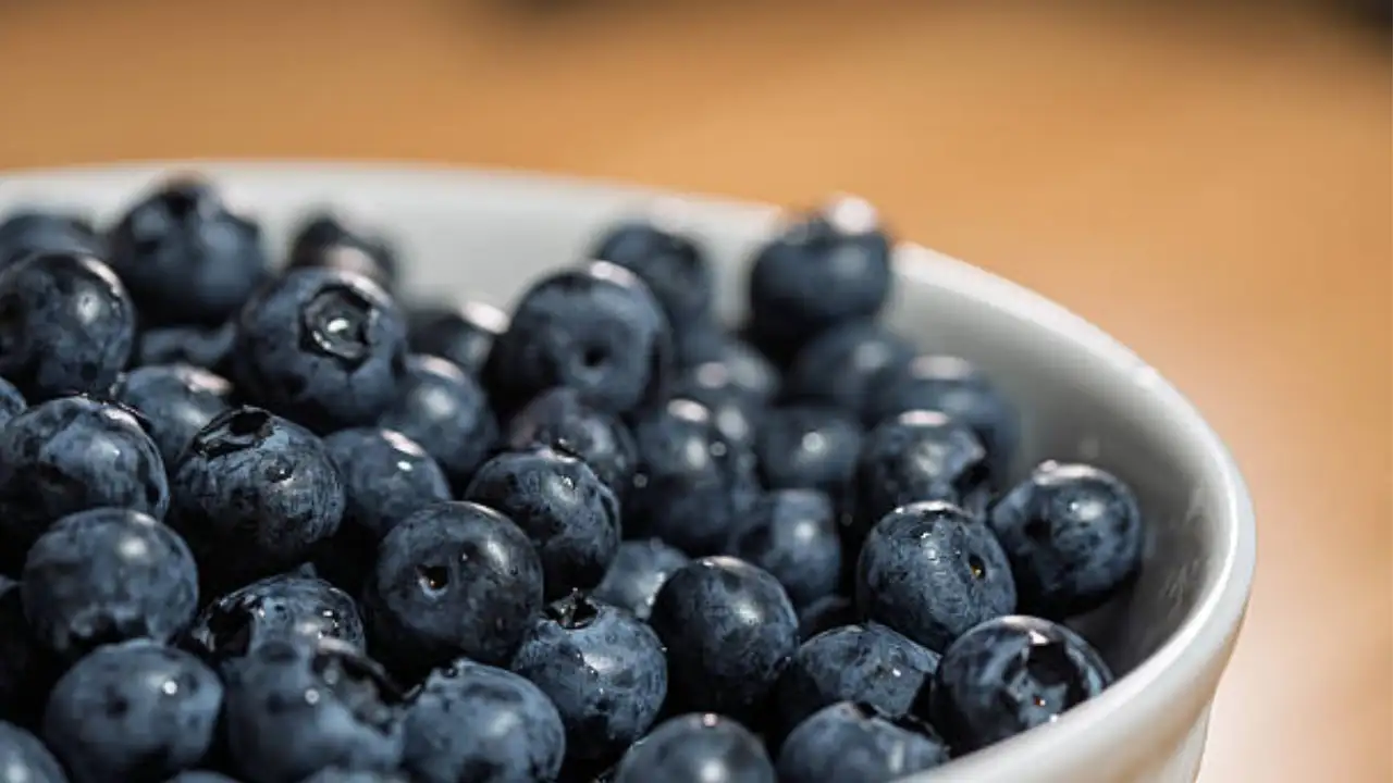 Blueberries vs grapes for blood sugar: Which fruit is better for keeping glucose levels stable? 