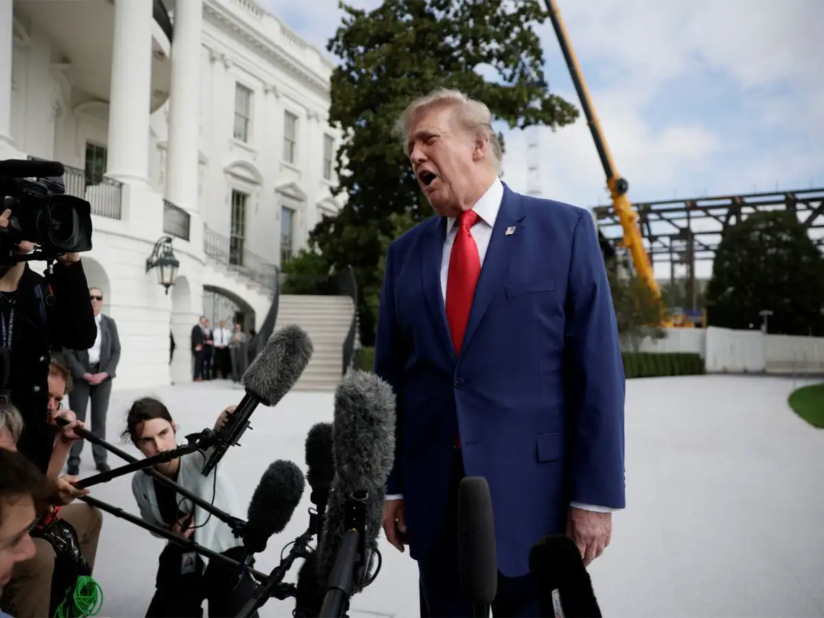 Trump says Saudi Arabia should accept Israel's "helpful" offer against Houthis 