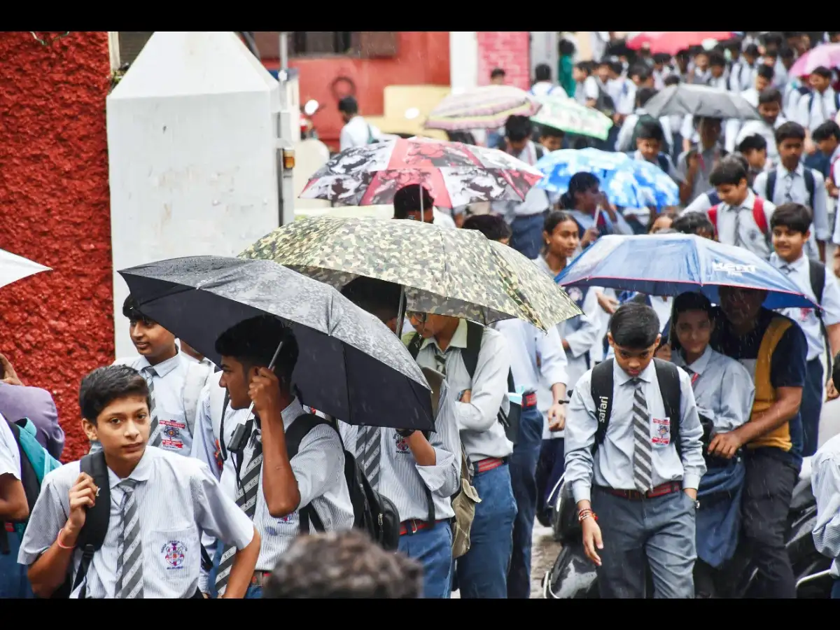 Tamil Nadu weather update: Heavy rain lashes Chennai, Karaikal; are schools and colleges closed today due to rain? 