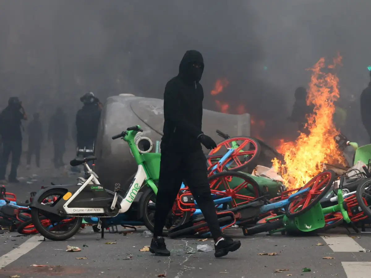 Paris police issue overnight curfew in 2 areas of French capital to try to prevent further disorder 