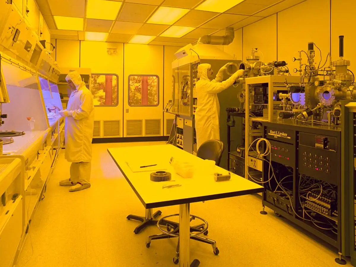 In 1962, Willis Whitfield built a room that continuously swept dust ...