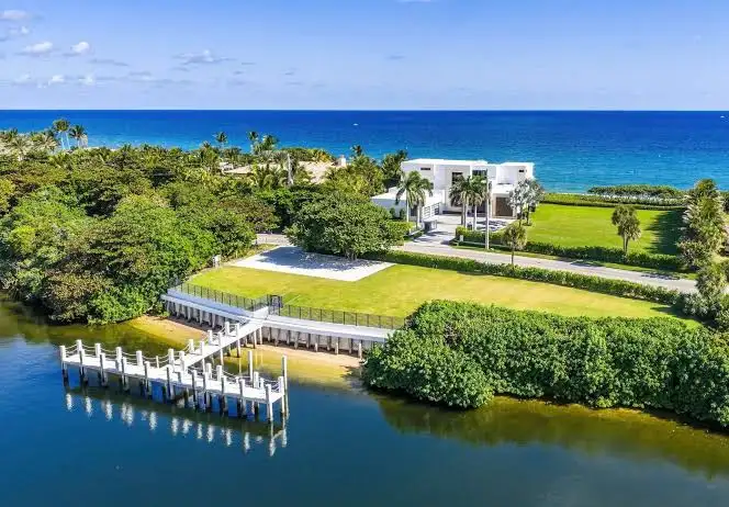 Jeff Bezos’ linked $69.5 million Golden Beach Florida mansion<br>
