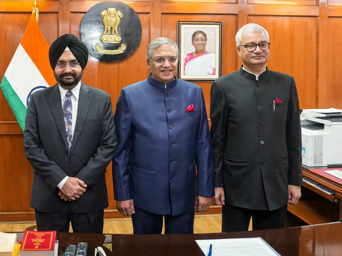 Cabinet Secy flags 'interference' risk in letters from two ECs 