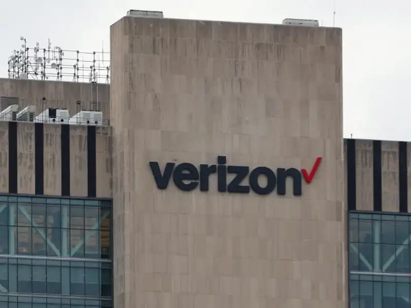 Verizon lifts annual forecasts, signs more than $2 billion AI infrastructure deal with AWS