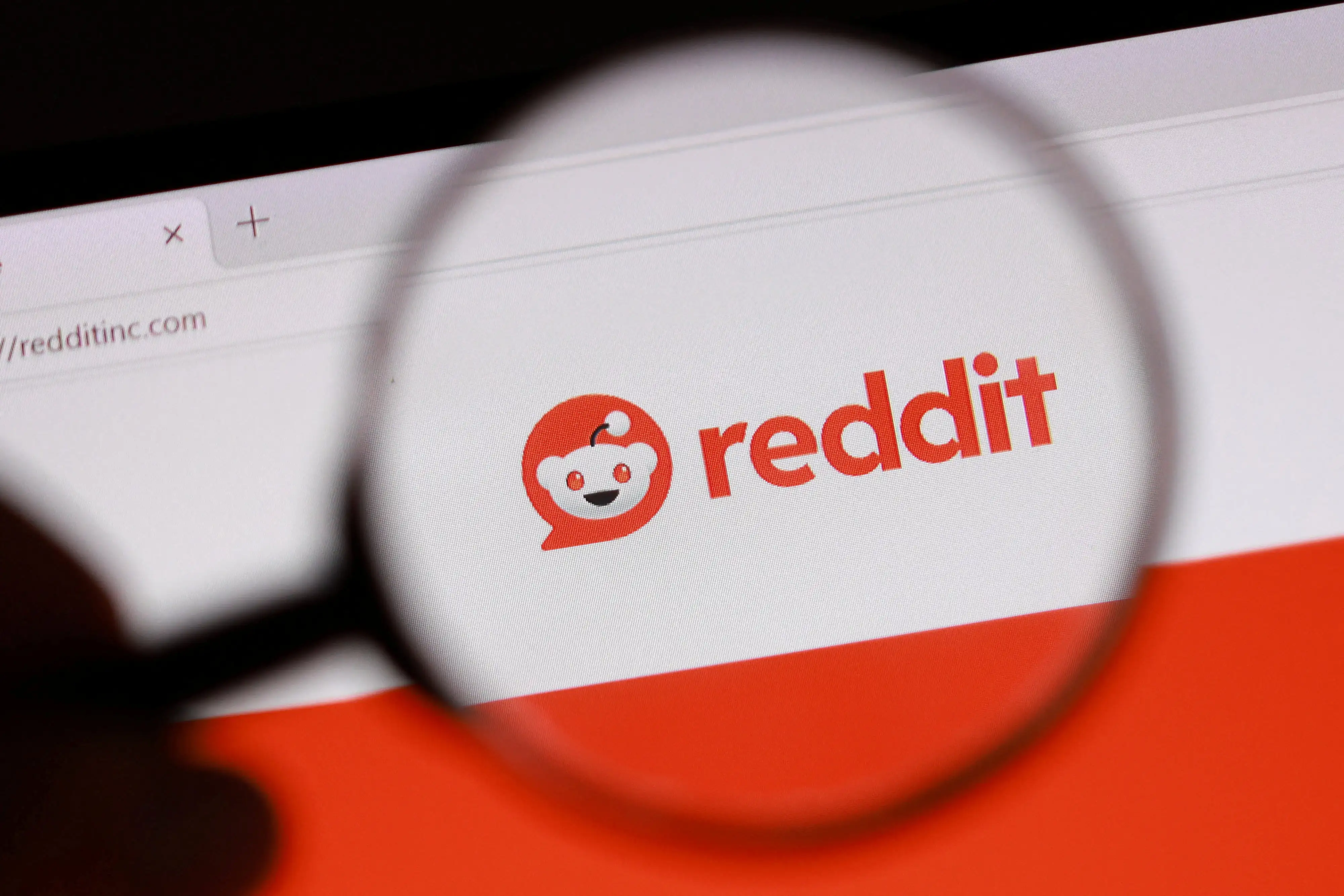 Reddit posts search traffic declines, will push visitor sign-ins to curb data scraping