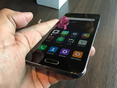 Xiaomi Mi5: First impression! - The Economic Times