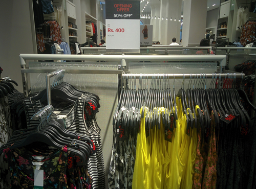 h&m connaught place address