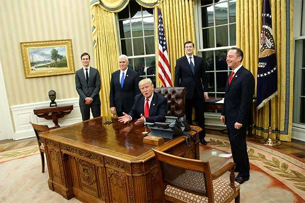 Trump: Trump has already redecorated the Oval office, and this is what it  looks like now - The Economic Times